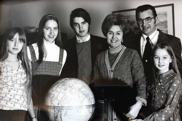 Karen Hoelzer Vilcinskas family portrait